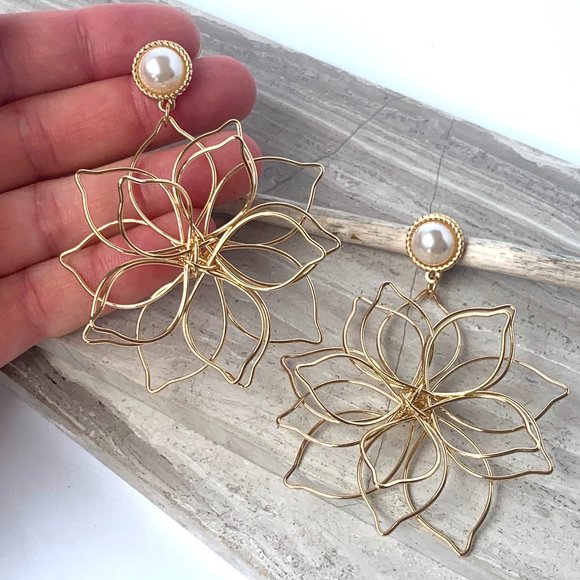 NEW ~ Anthropologie Oversized Wire Flower Drop w/ Pearl Post Earrings - Picture 5 of 6